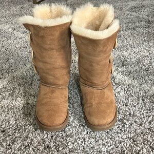 Ugg Bailey Button Chestnut